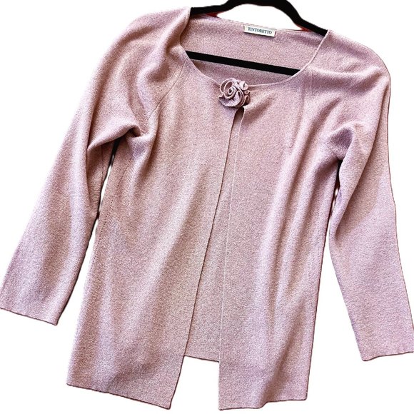 NEW * NEVER WORN * GORGEOUS LIGHT LILAC BLOUSE WITH FLOWER BUTTON * TINTORETTO - Picture 2 of 3